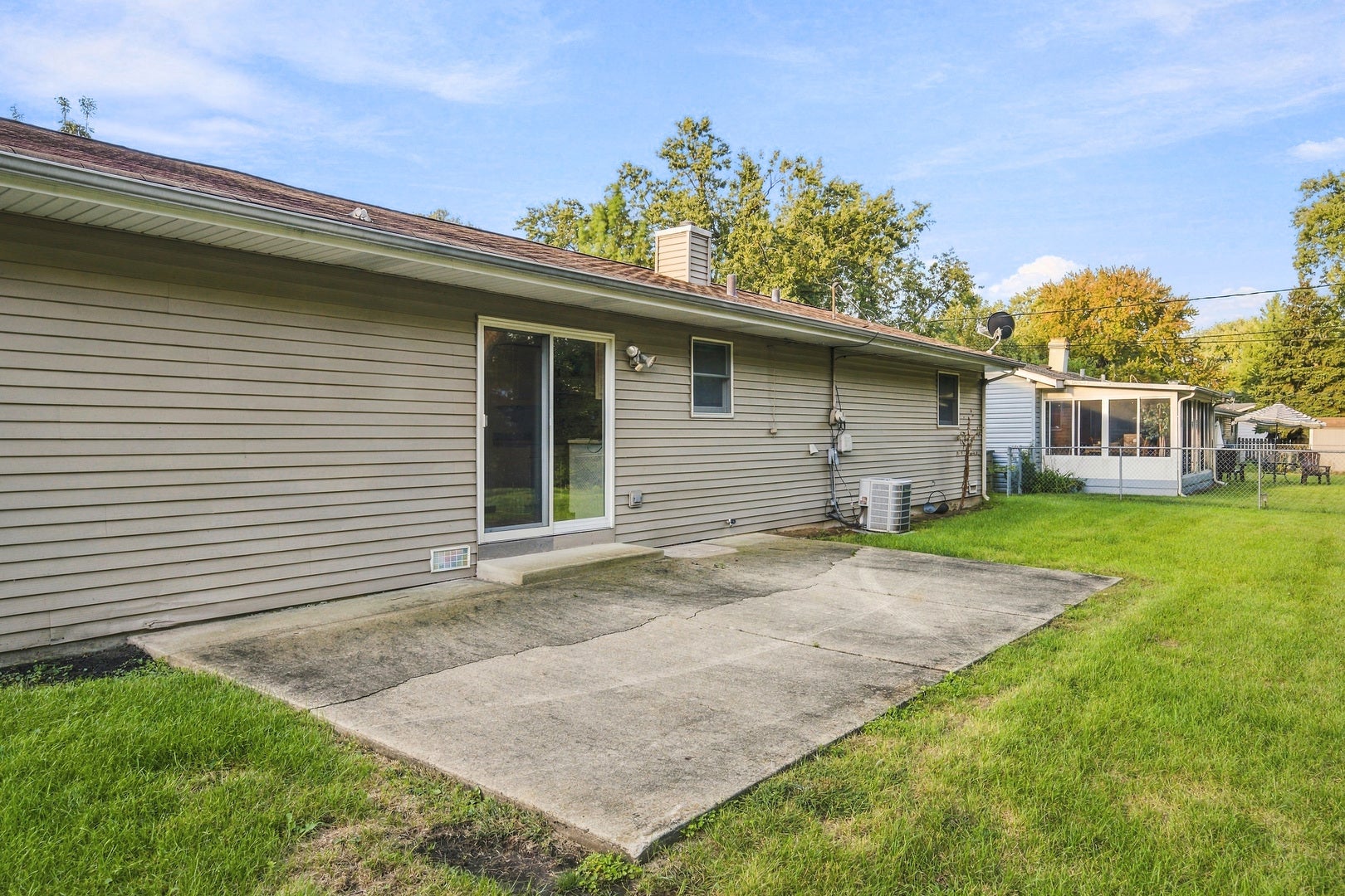 145 Shawnee Drive, Carol Stream, IL 60188 145 Shawnee Drive, Carol Stream, IL 60188