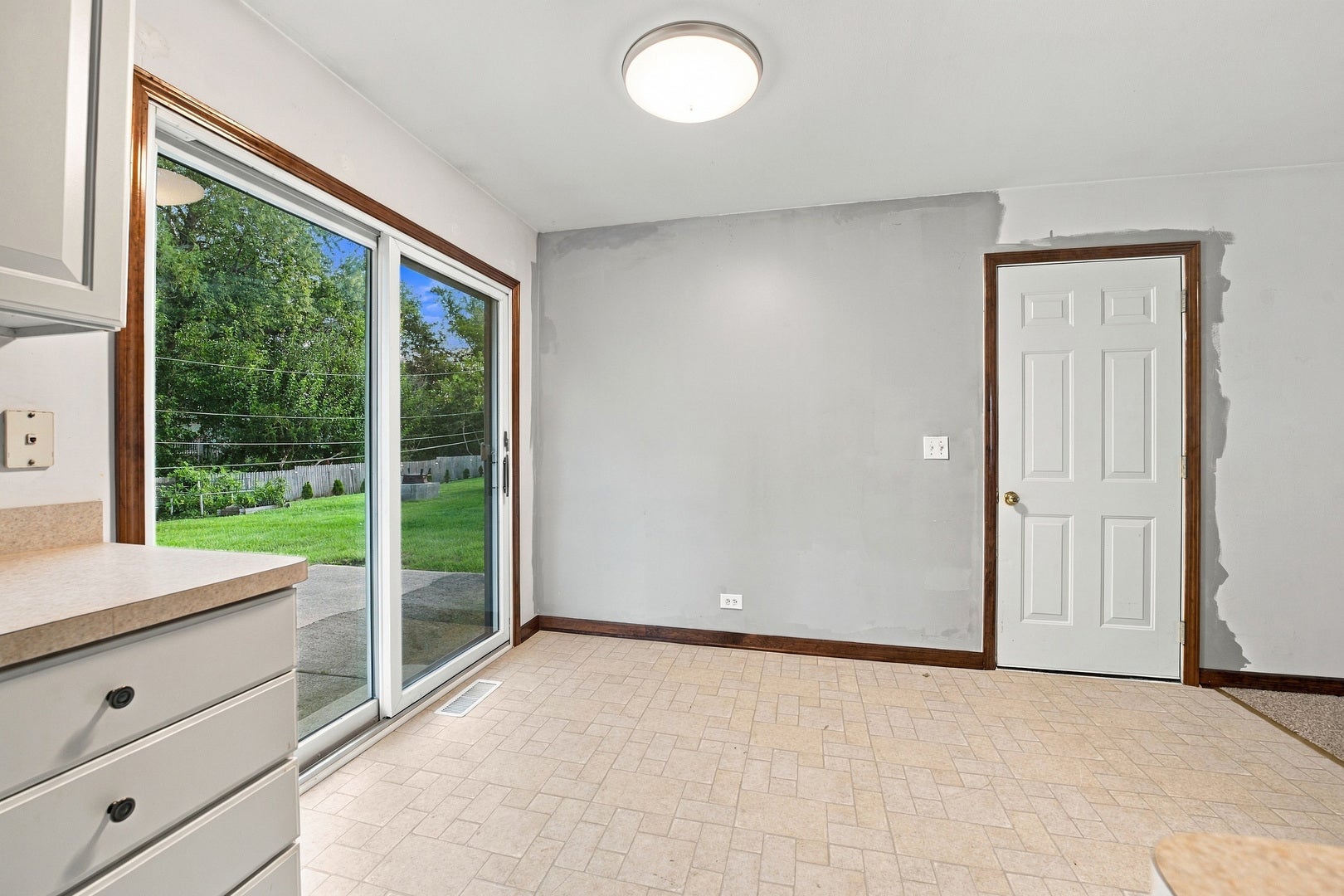 145 Shawnee Drive, Carol Stream, IL 60188 145 Shawnee Drive, Carol Stream, IL 60188