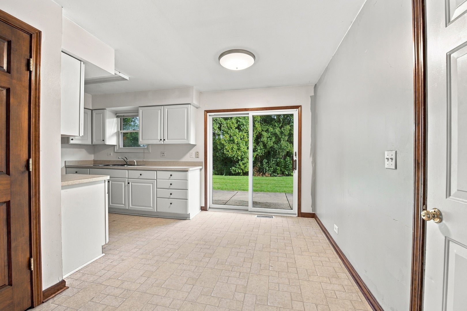 145 Shawnee Drive, Carol Stream, IL 60188 145 Shawnee Drive, Carol Stream, IL 60188