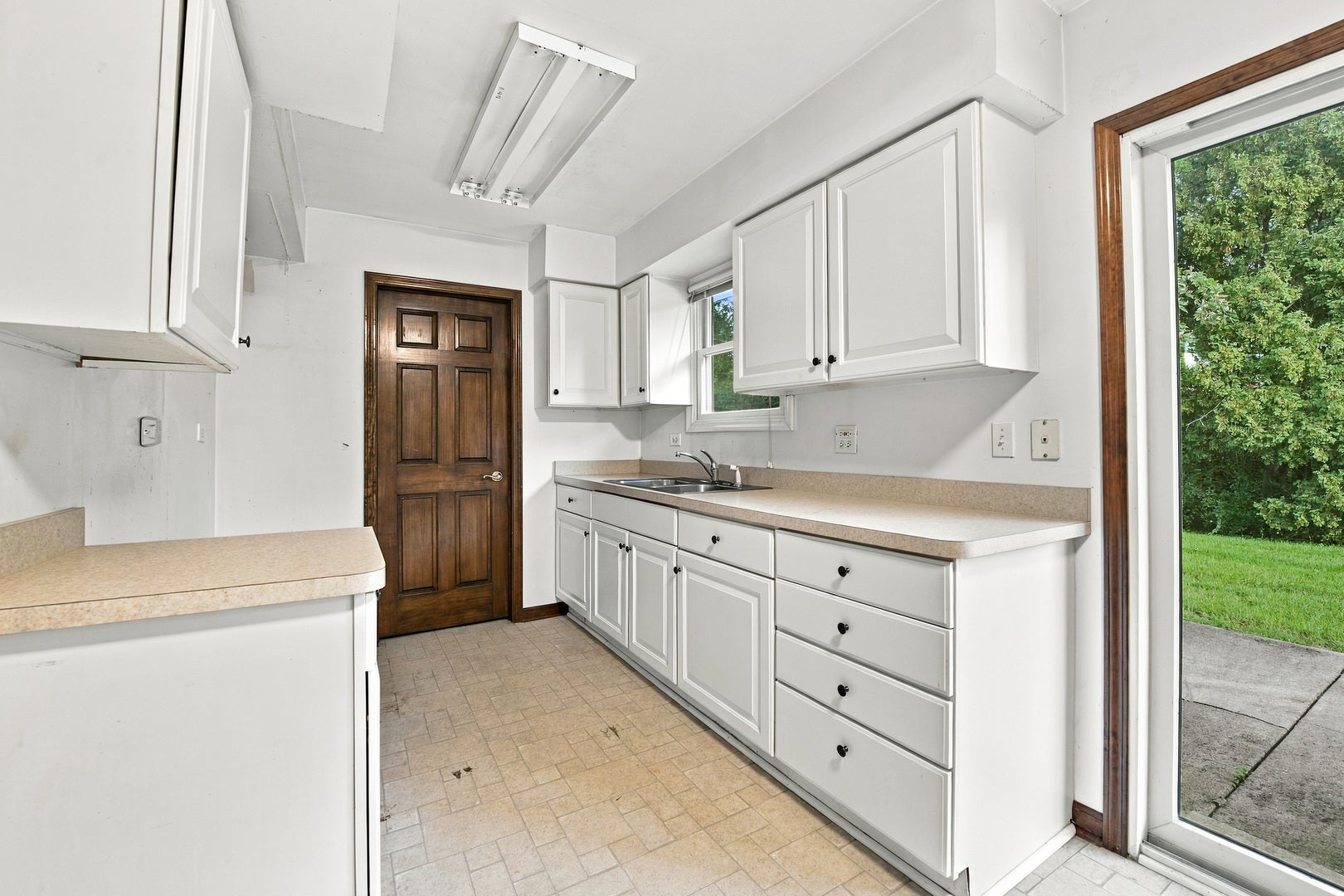 145 Shawnee Drive, Carol Stream, IL 60188 145 Shawnee Drive, Carol Stream, IL 60188