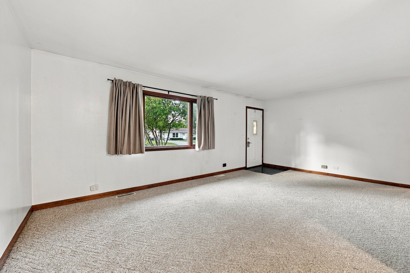 145 Shawnee Drive, Carol Stream, IL 60188 145 Shawnee Drive, Carol Stream, IL 60188