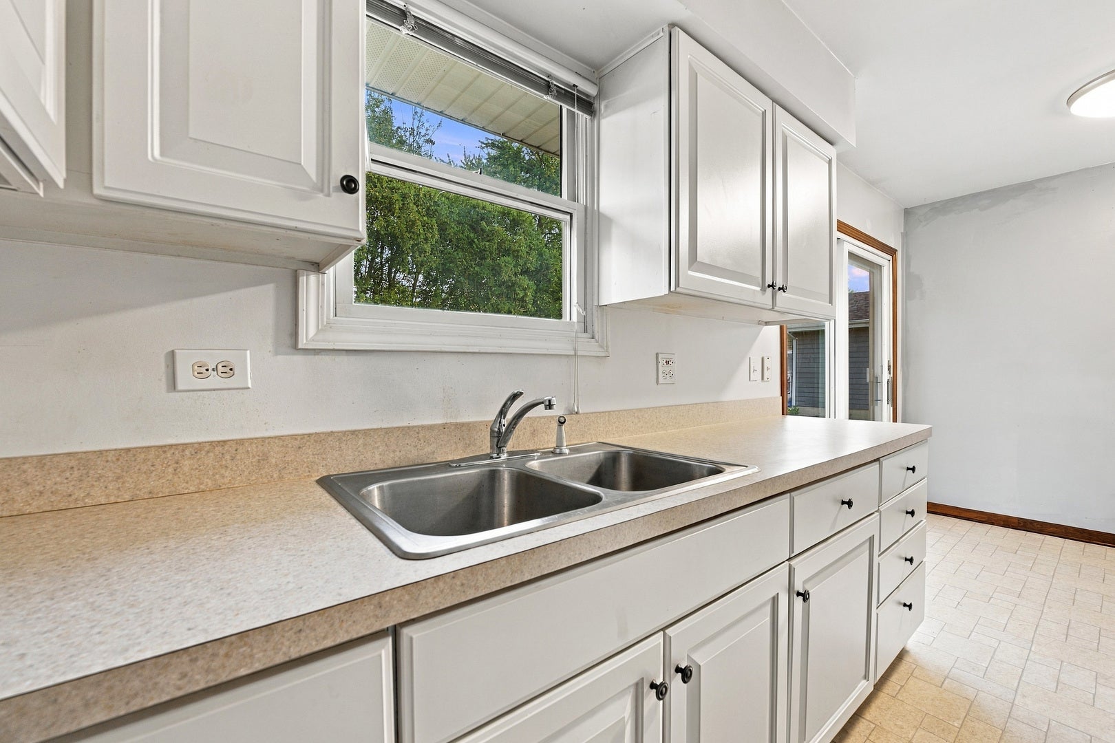 145 Shawnee Drive, Carol Stream, IL 60188 145 Shawnee Drive, Carol Stream, IL 60188