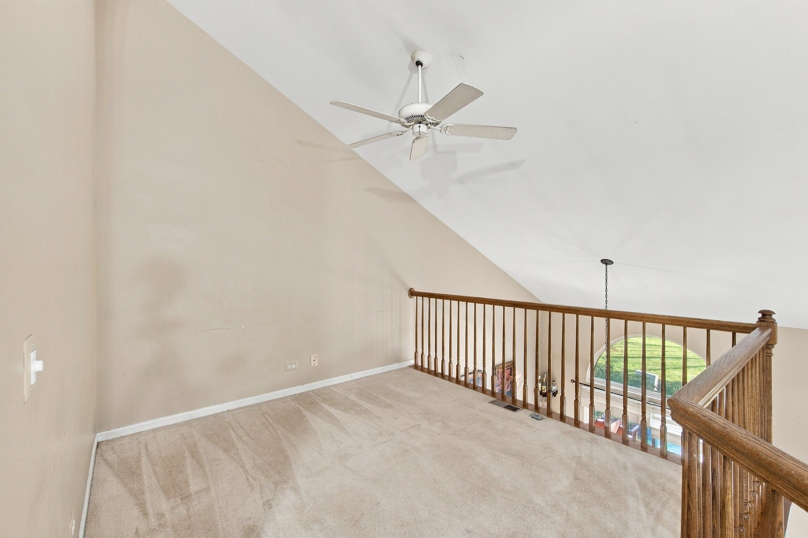1055 Woodhill Court, Elgin, IL 60120