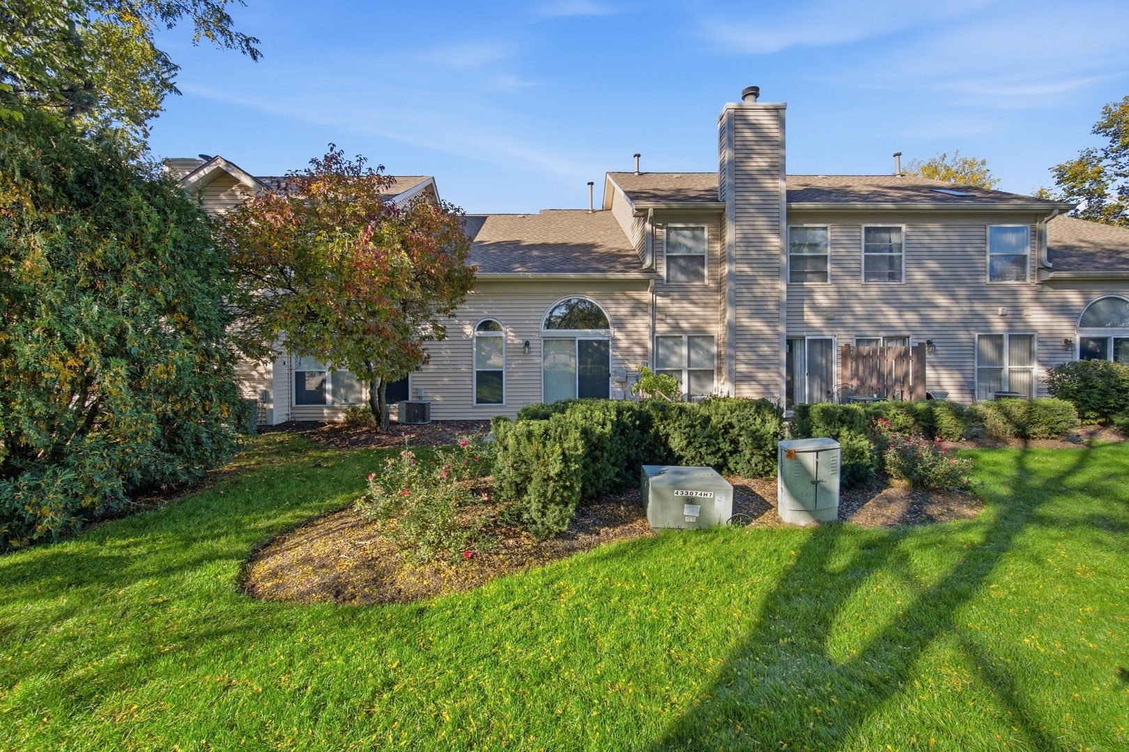 1055 Woodhill Court, Elgin, IL 60120