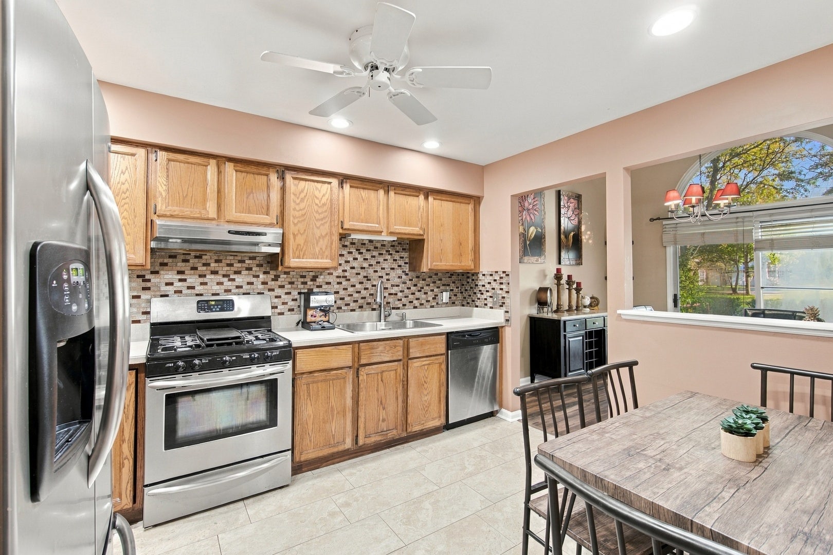 1055 Woodhill Court, Elgin, IL 60120