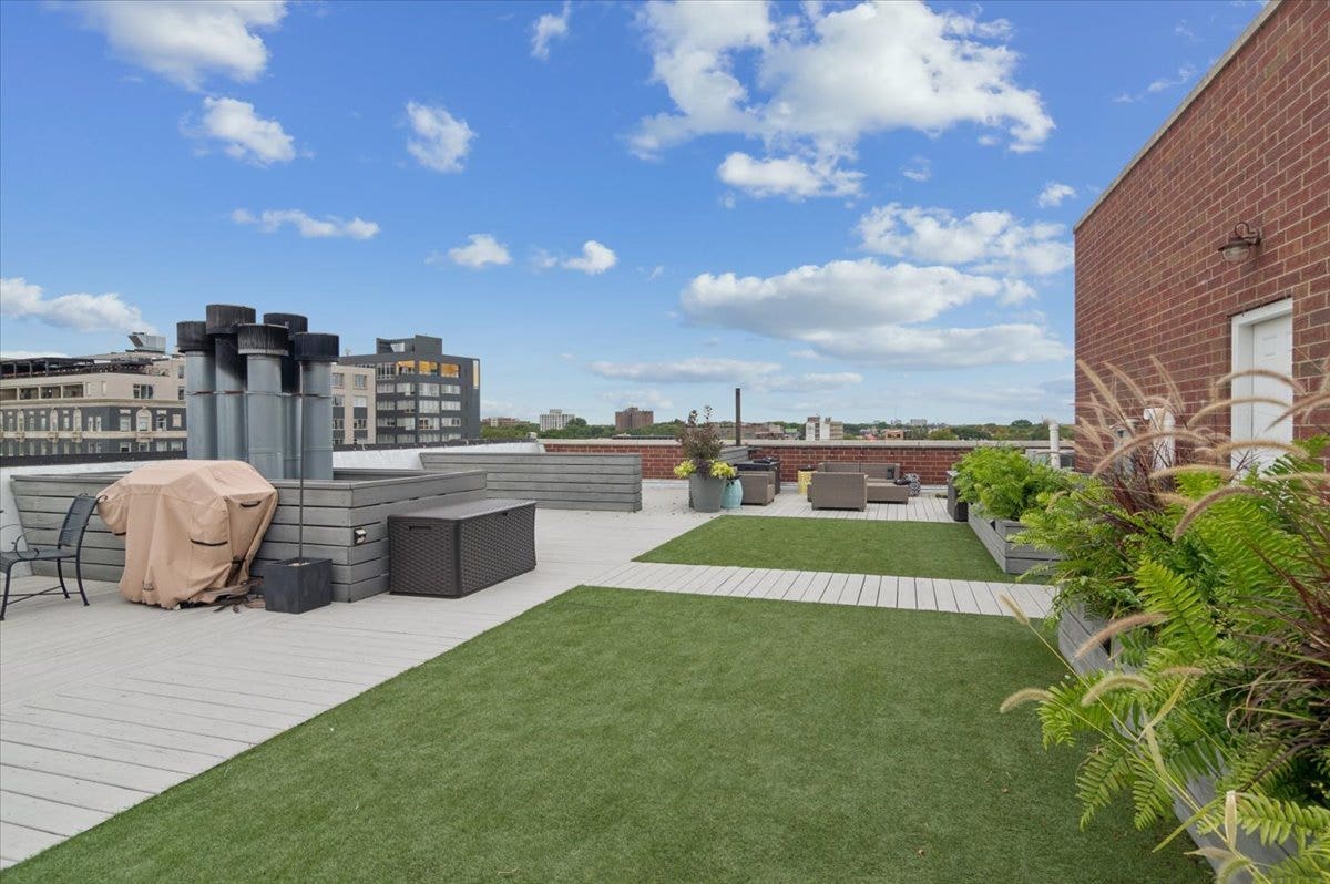 5647 N CLARK Street, #402, Chicago, IL 60660