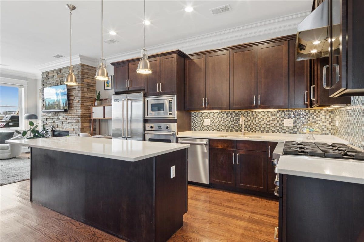 5647 N CLARK Street, #402, Chicago, IL 60660