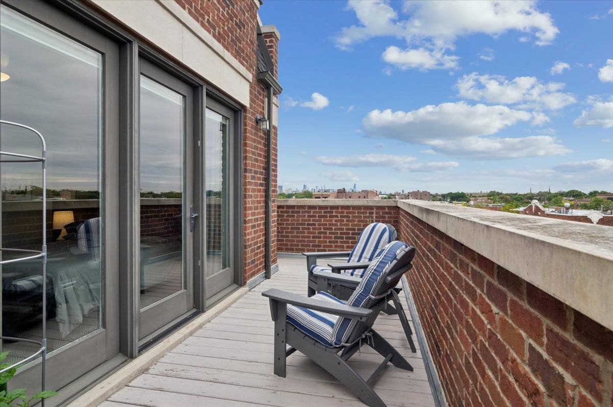 5647 N CLARK Street, #402, Chicago, IL 60660