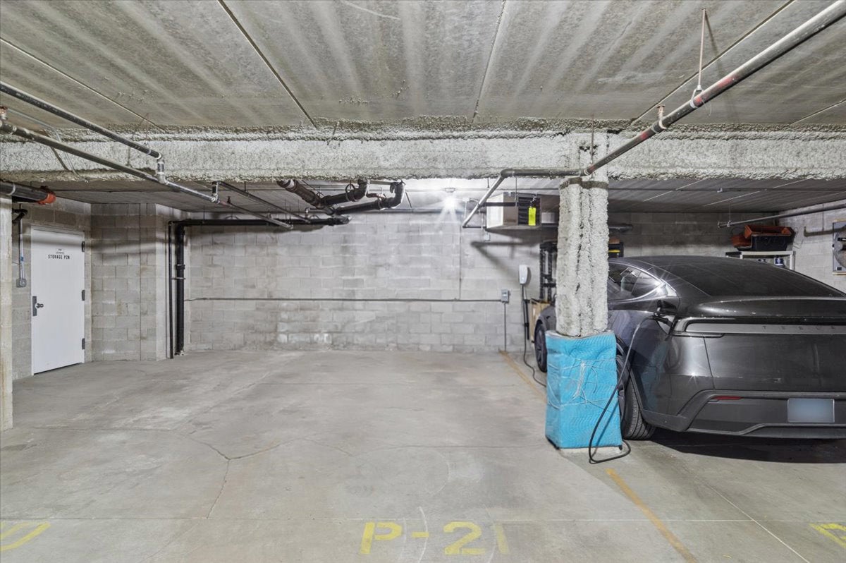 5647 N CLARK Street, #402, Chicago, IL 60660