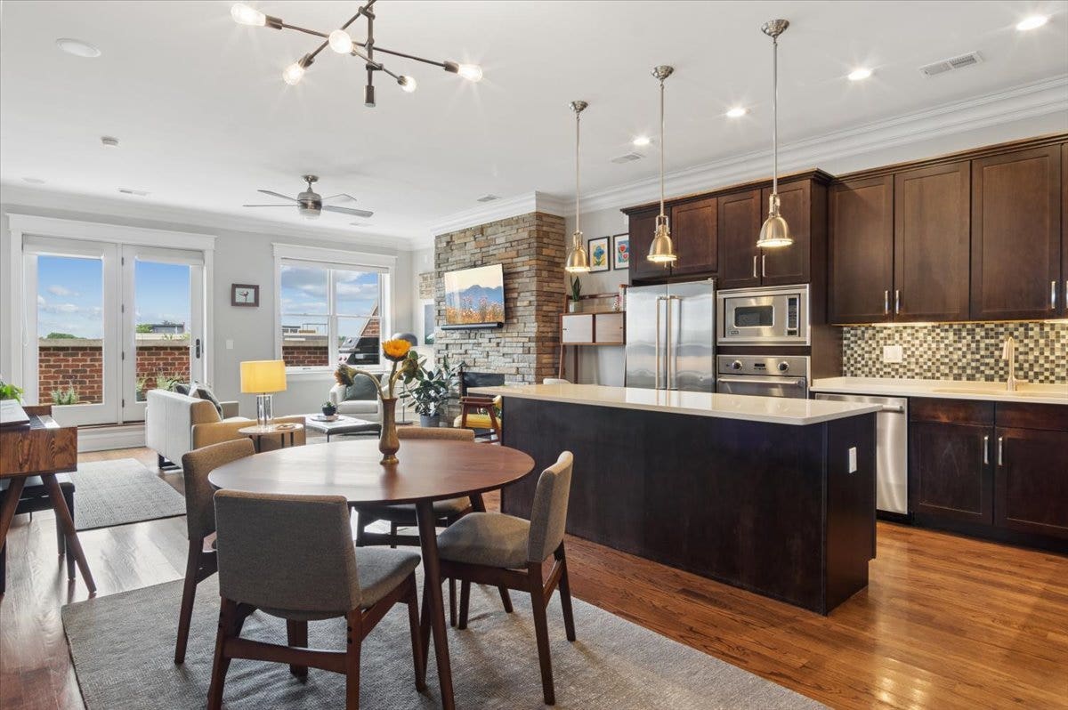 5647 N CLARK Street, #402, Chicago, IL 60660