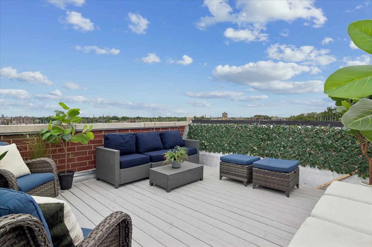 5647 N CLARK Street, #402, Chicago, IL 60660