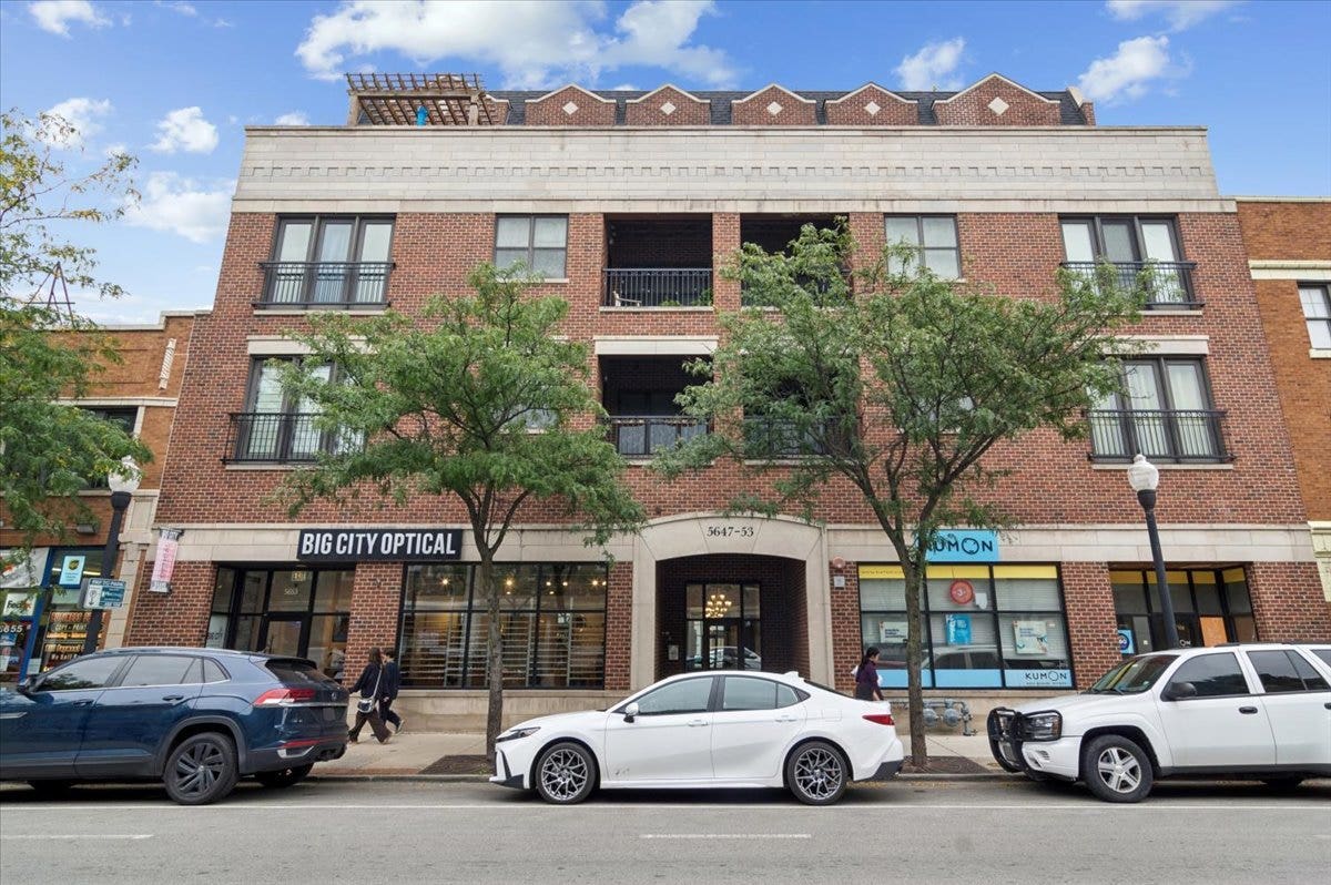 5647 N CLARK Street, #402, Chicago, IL 60660