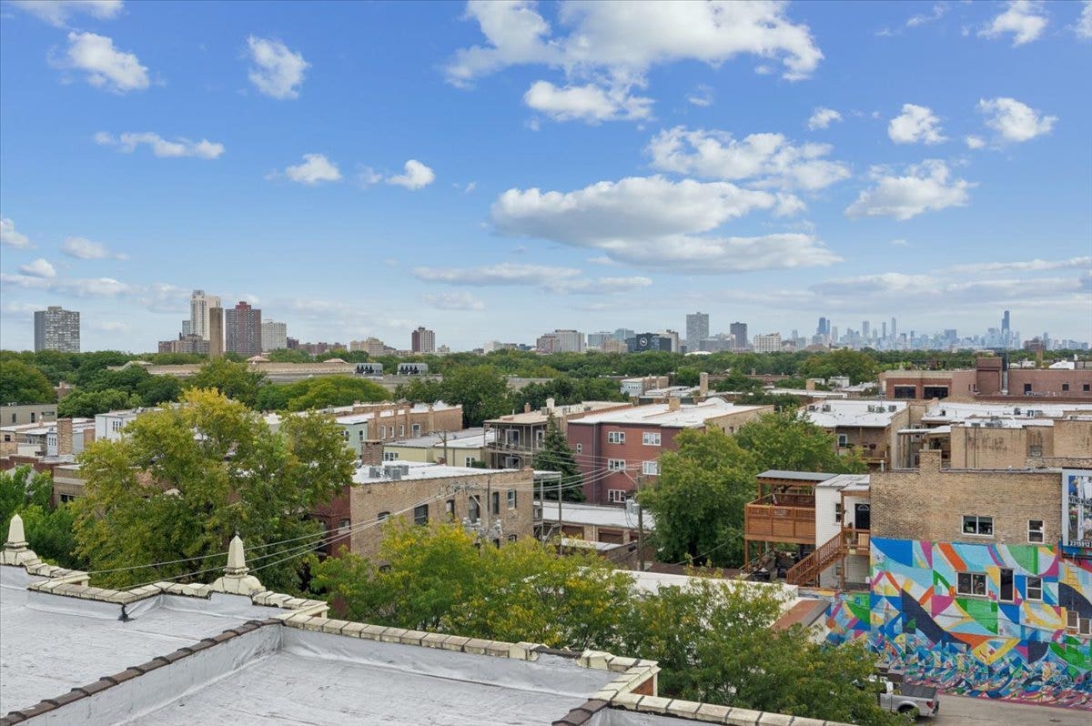 5647 N CLARK Street, #402, Chicago, IL 60660
