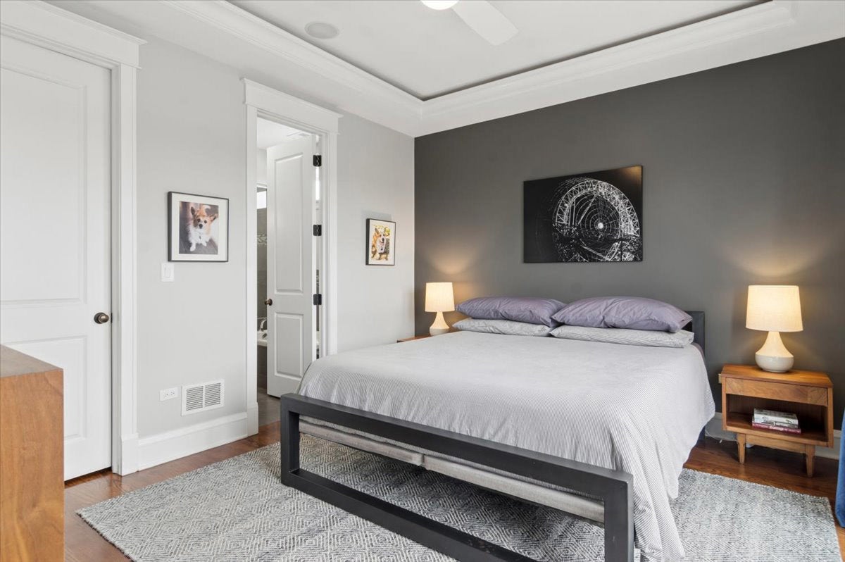 5647 N CLARK Street, #402, Chicago, IL 60660