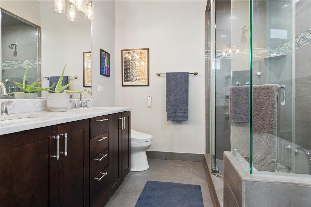 5647 N CLARK Street, #402, Chicago, IL 60660