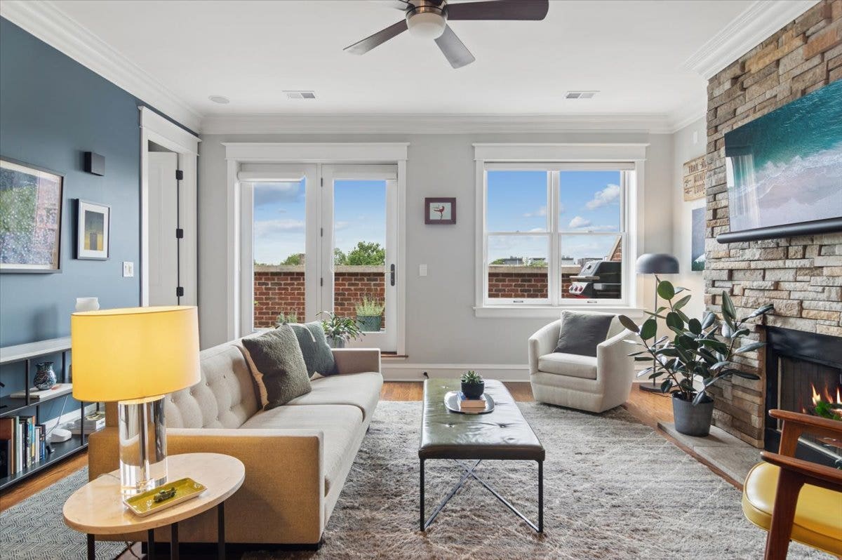 5647 N CLARK Street, #402, Chicago, IL 60660