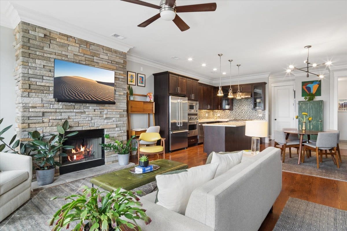 5647 N CLARK Street, #402, Chicago, IL 60660
