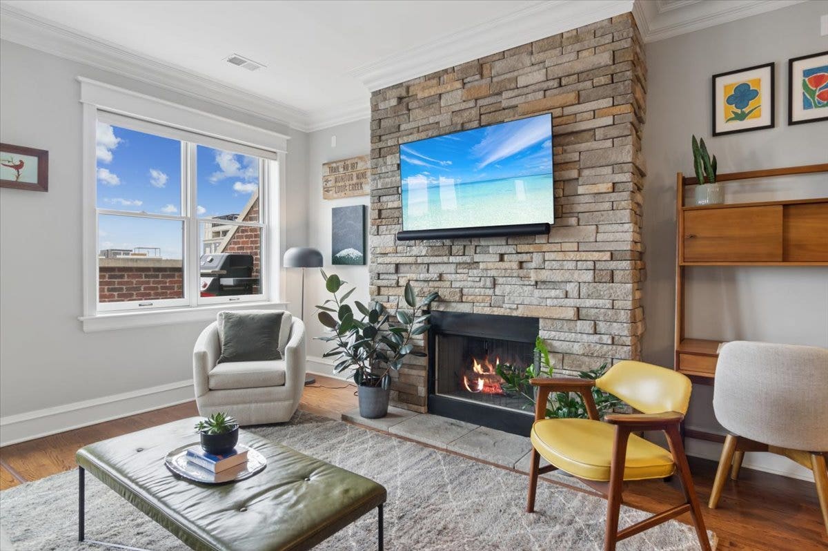 5647 N CLARK Street, #402, Chicago, IL 60660