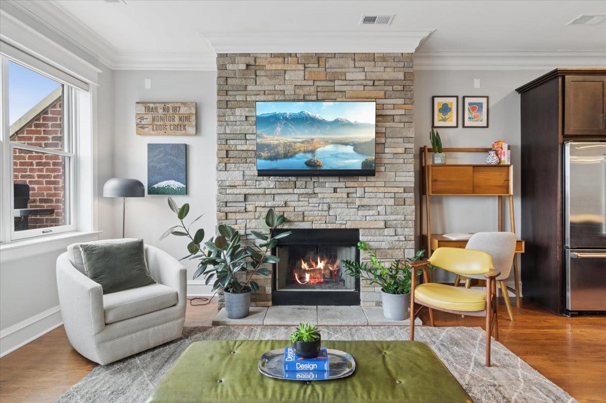 5647 N CLARK Street, #402, Chicago, IL 60660