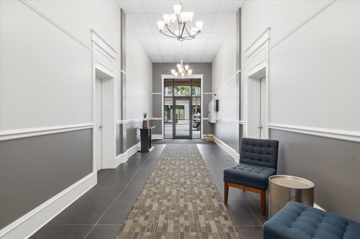 5647 N CLARK Street, #402, Chicago, IL 60660