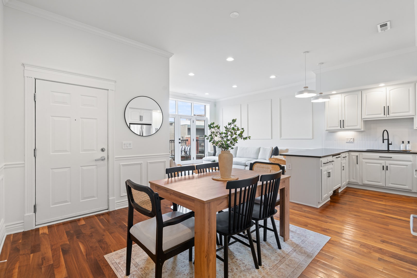 2507 N Halsted Street, #4, Chicago, IL 60614 2507 N Halsted Street, #4, Chicago, IL 60614