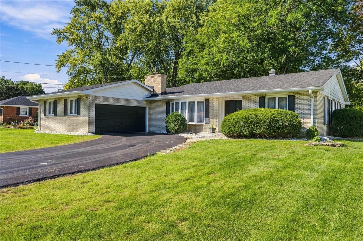 373 LRA Drive, Aurora, IL 60506