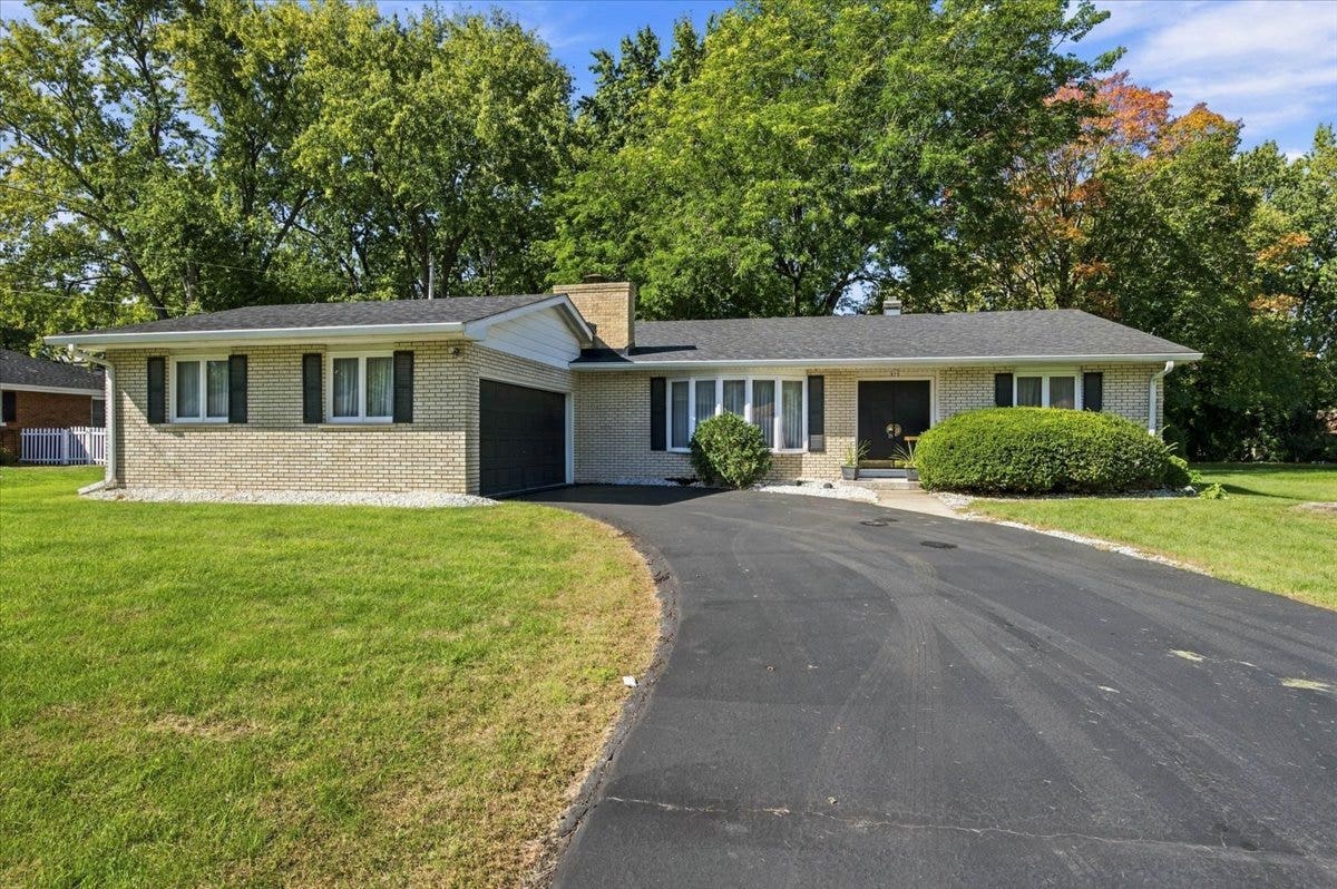373 LRA Drive, Aurora, IL 60506