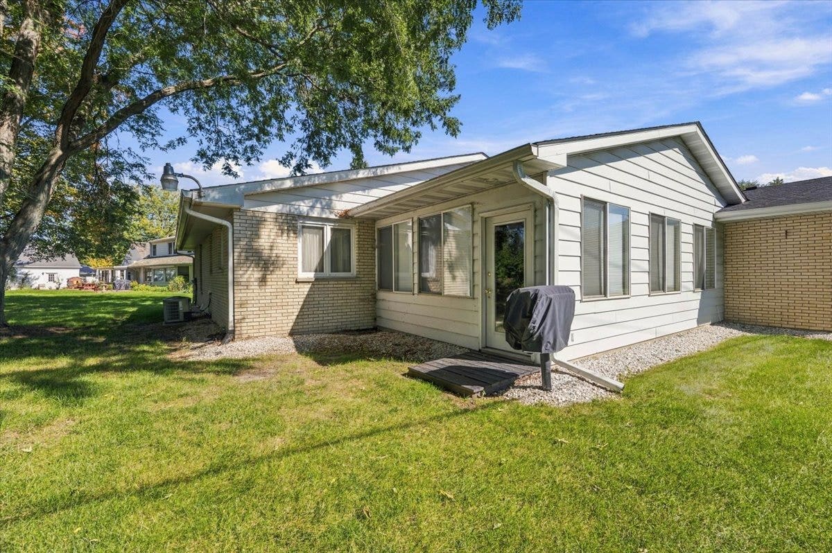 373 LRA Drive, Aurora, IL 60506
