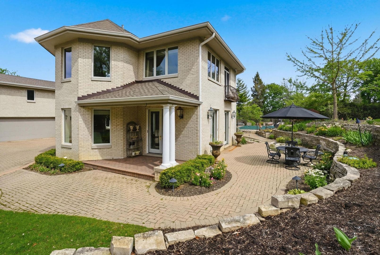 1877 Banbury Road, Inverness, IL 60067 1877 Banbury Road, Inverness, IL 60067