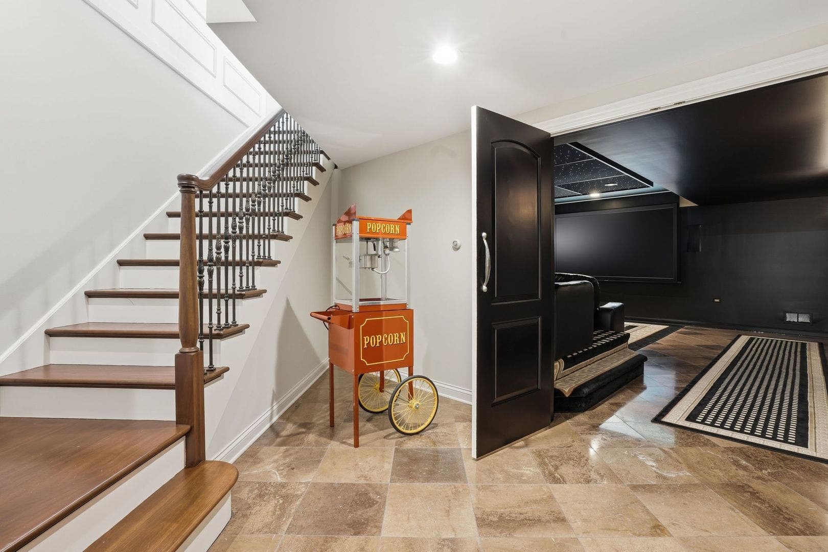1877 Banbury Road, Inverness, IL 60067 1877 Banbury Road, Inverness, IL 60067