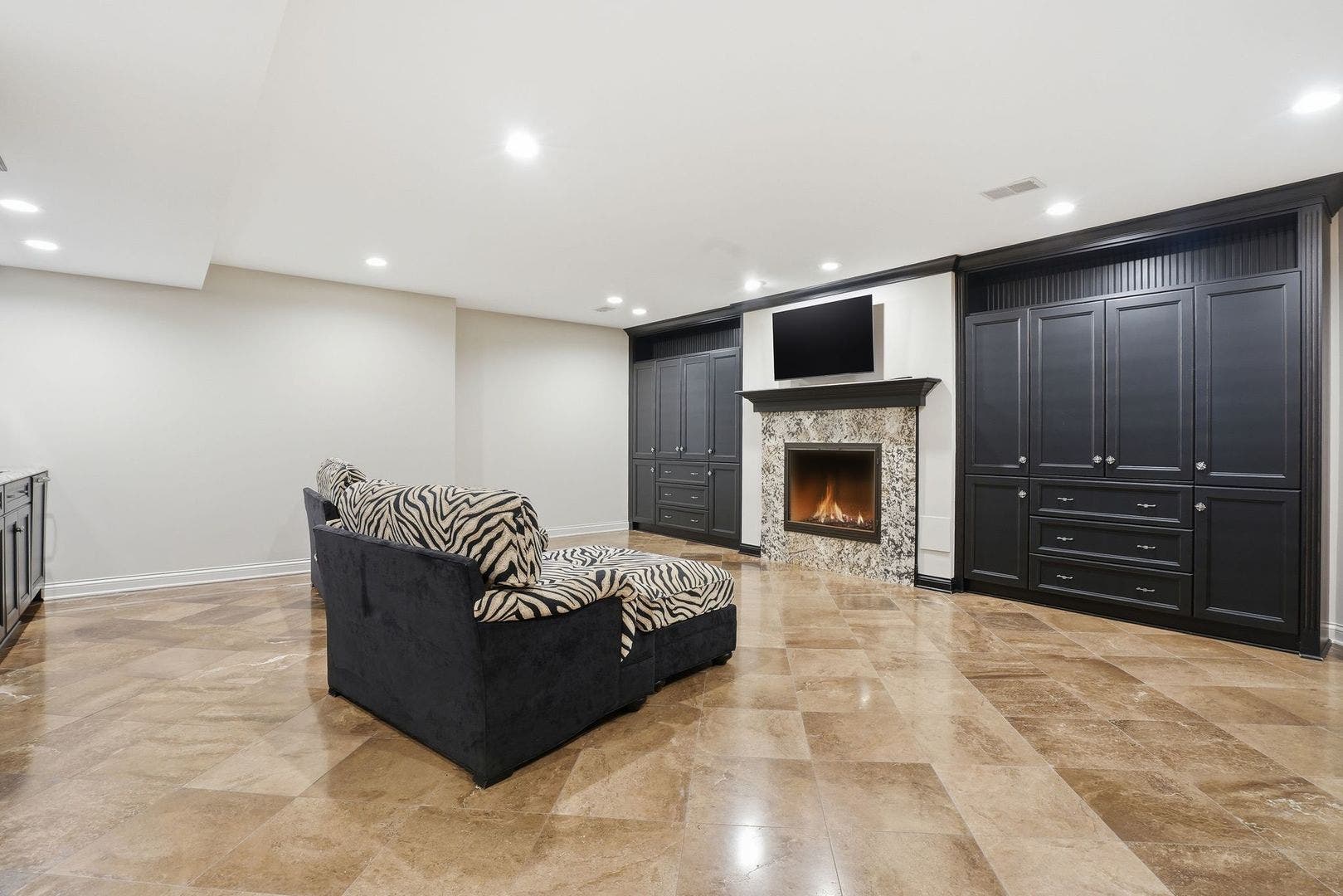 1877 Banbury Road, Inverness, IL 60067 1877 Banbury Road, Inverness, IL 60067