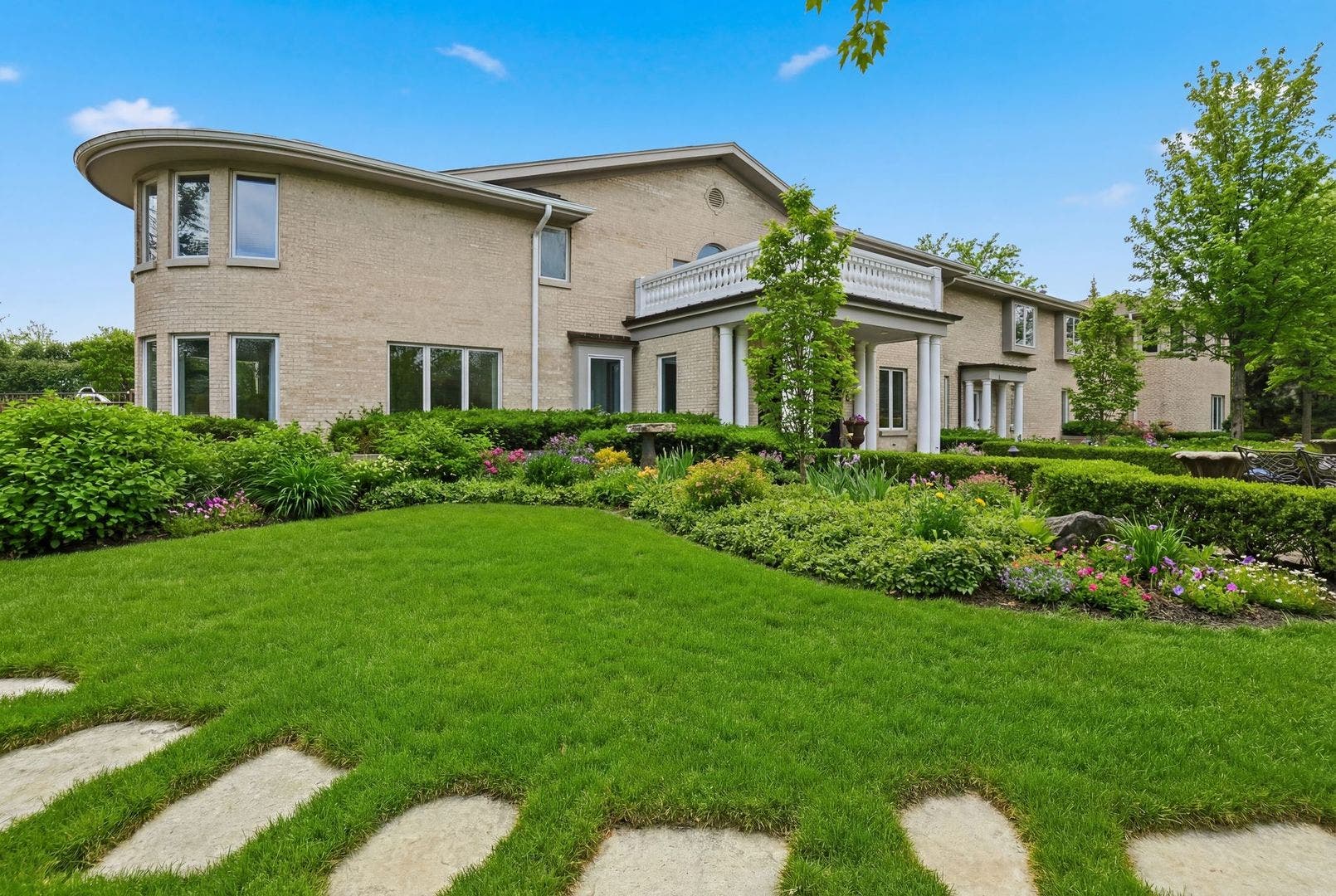 1877 Banbury Road, Inverness, IL 60067 1877 Banbury Road, Inverness, IL 60067