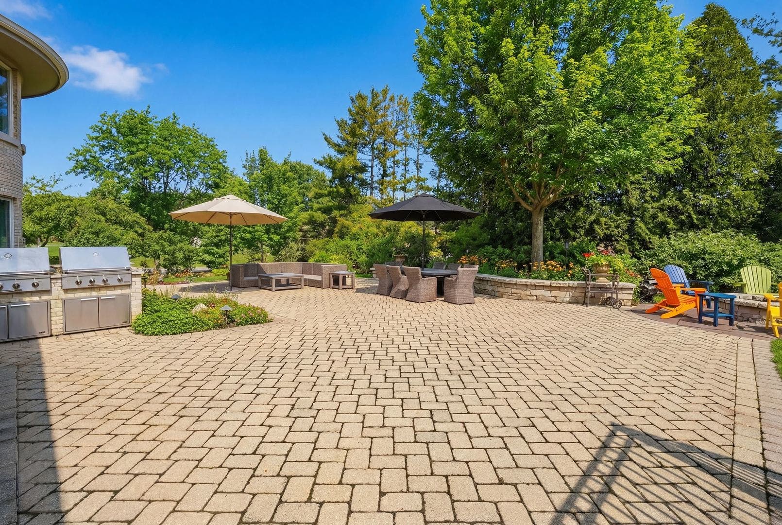 1877 Banbury Road, Inverness, IL 60067 1877 Banbury Road, Inverness, IL 60067