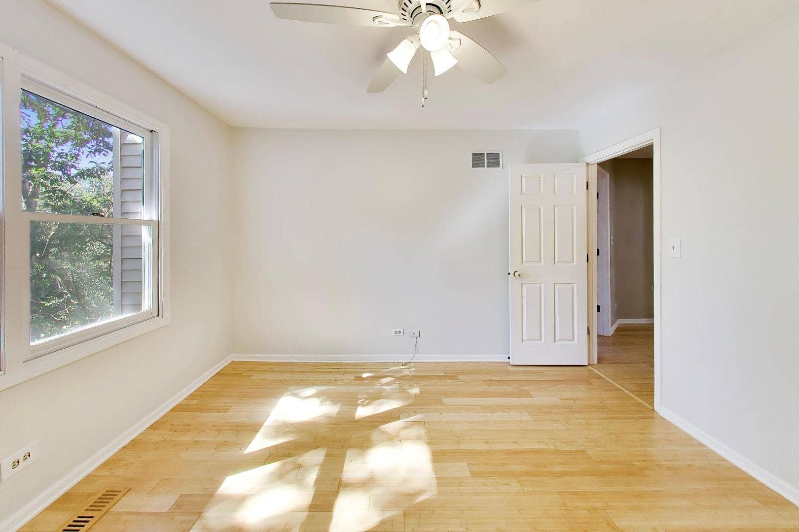 250 Knoll Street, Wheaton, IL 60187 250 Knoll Street, Wheaton, IL 60187