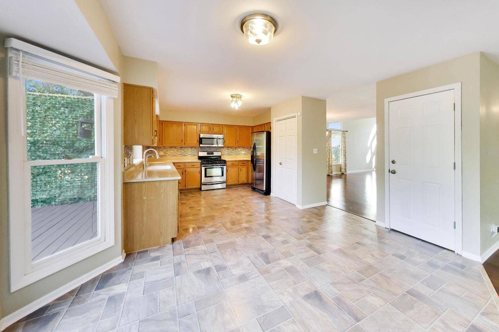 250 Knoll Street, Wheaton, IL 60187 250 Knoll Street, Wheaton, IL 60187
