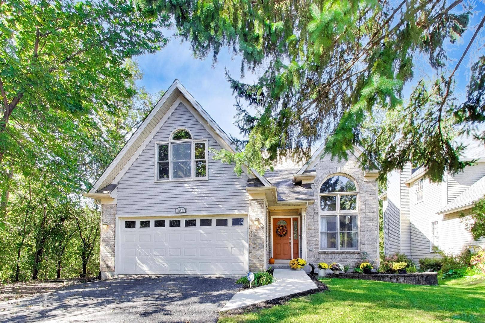 250 Knoll Street, Wheaton, IL 60187 250 Knoll Street, Wheaton, IL 60187