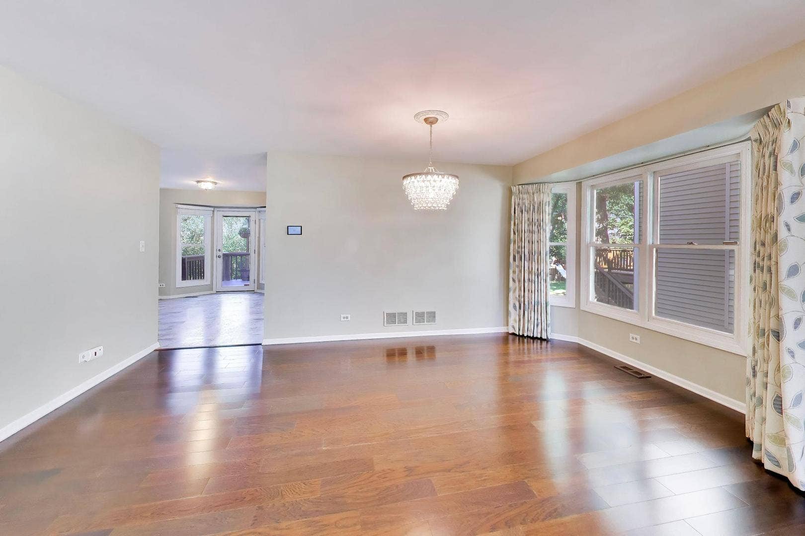 250 Knoll Street, Wheaton, IL 60187 250 Knoll Street, Wheaton, IL 60187