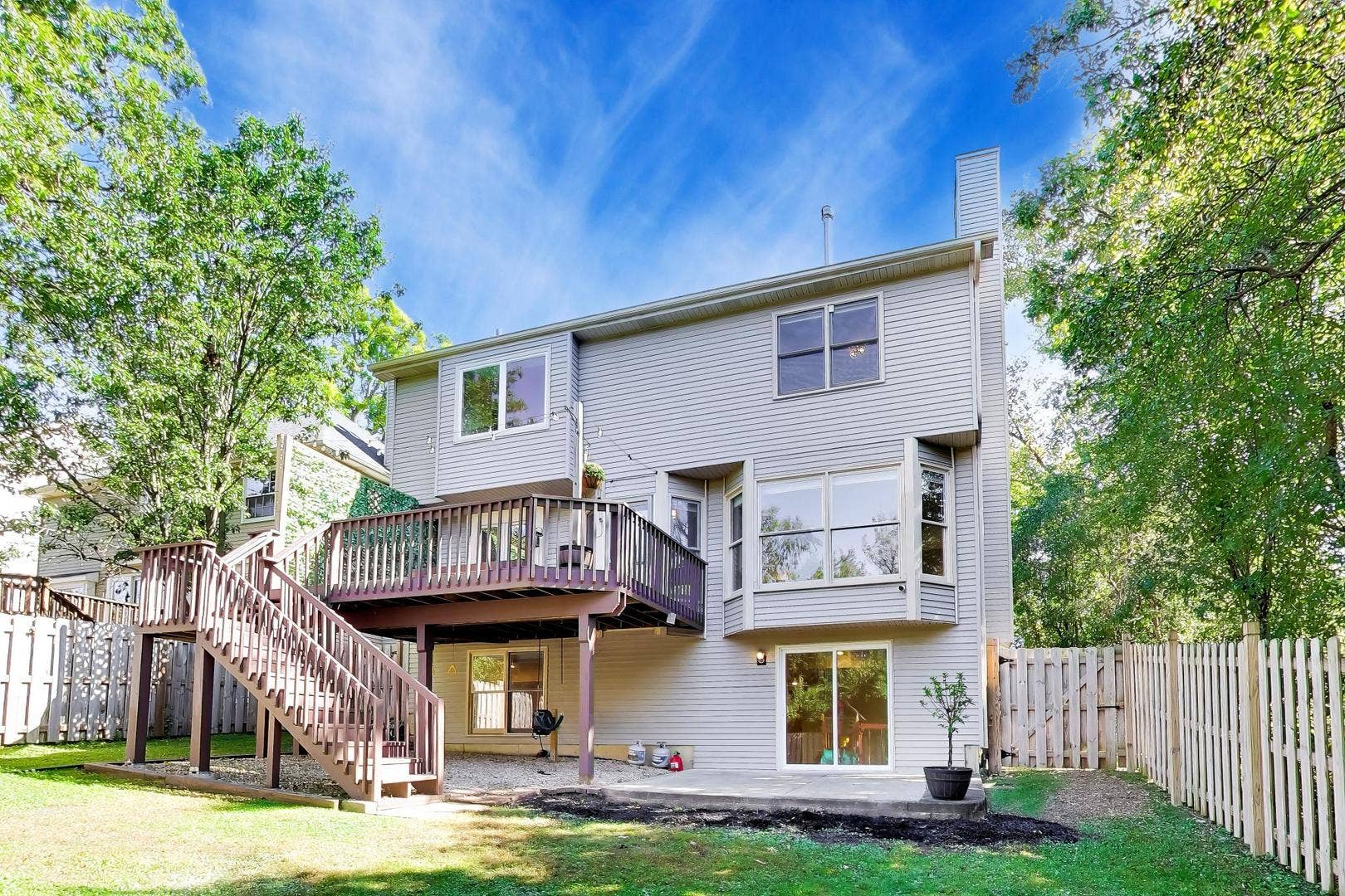 250 Knoll Street, Wheaton, IL 60187 250 Knoll Street, Wheaton, IL 60187