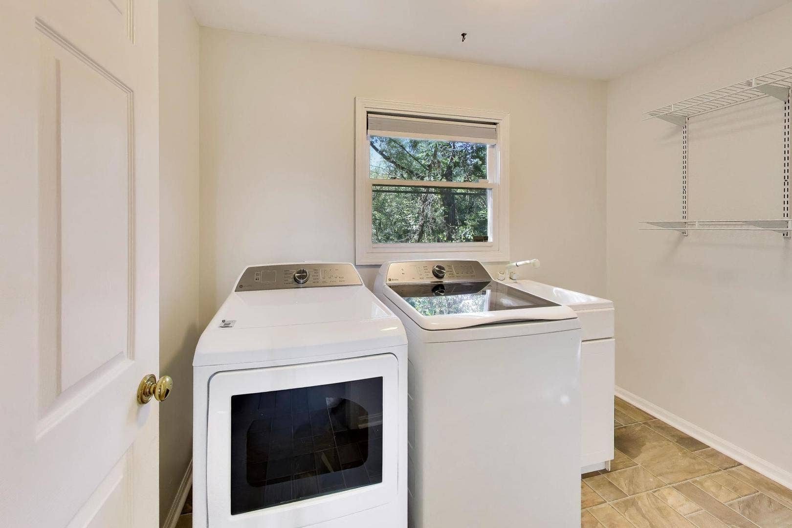 250 Knoll Street, Wheaton, IL 60187 250 Knoll Street, Wheaton, IL 60187