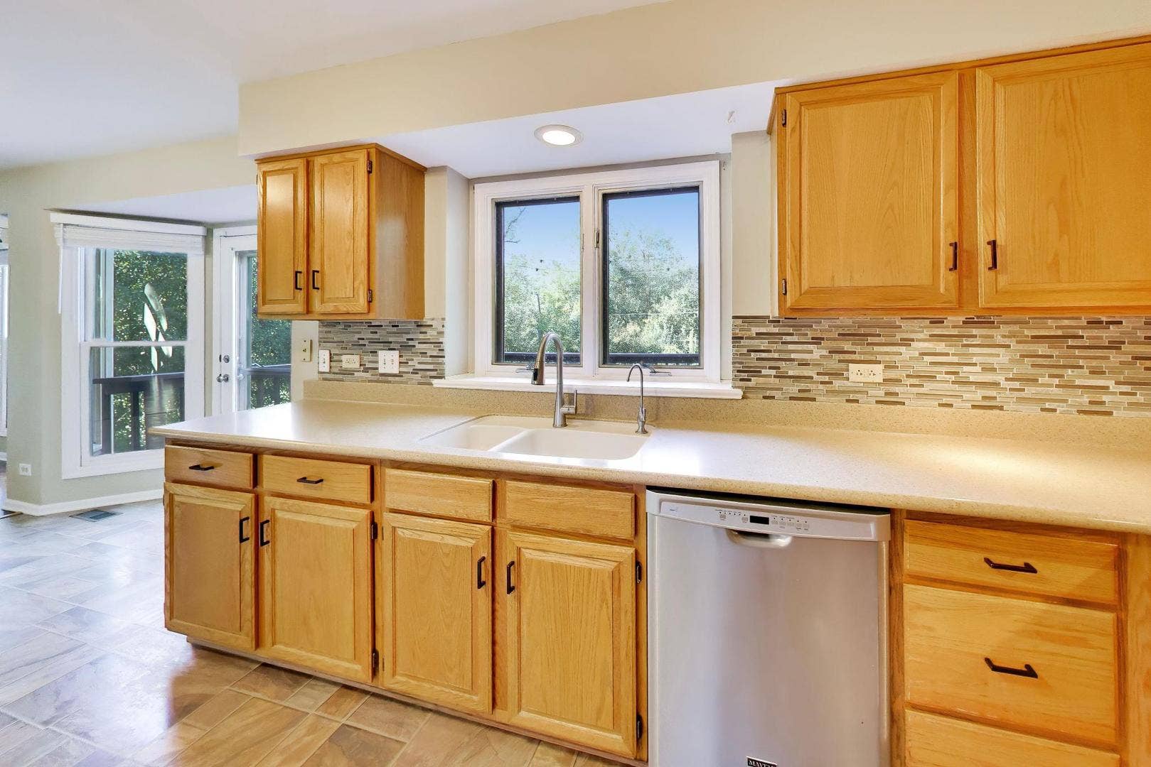 250 Knoll Street, Wheaton, IL 60187 250 Knoll Street, Wheaton, IL 60187