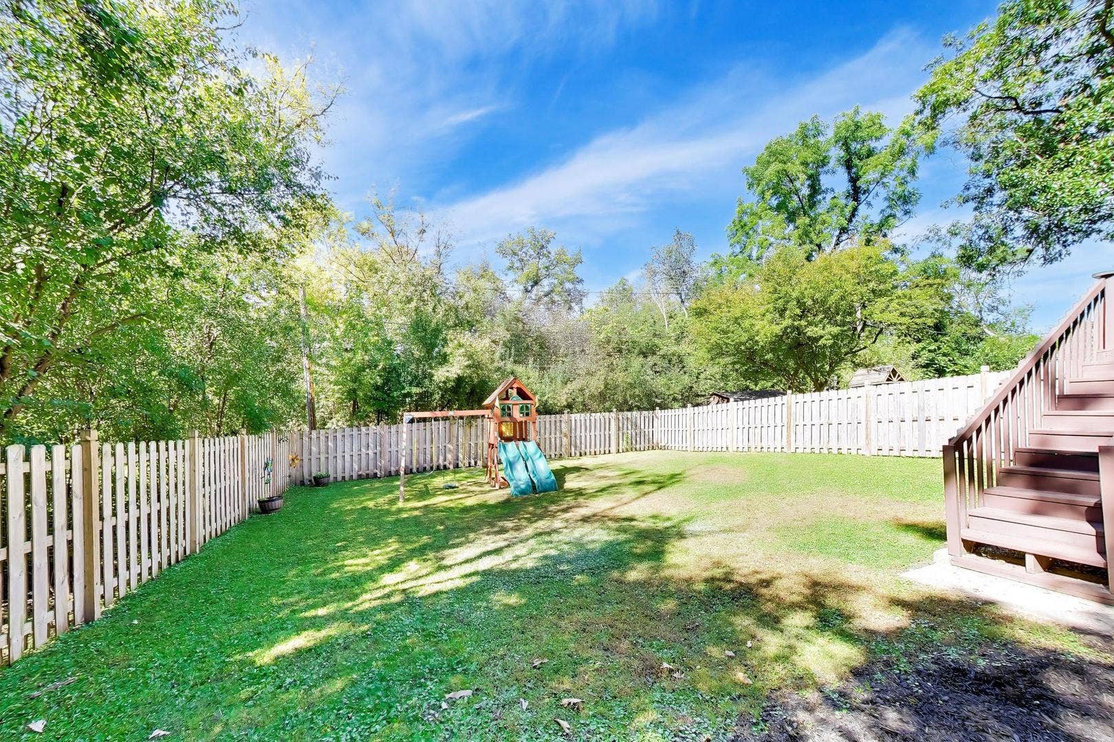250 Knoll Street, Wheaton, IL 60187 250 Knoll Street, Wheaton, IL 60187