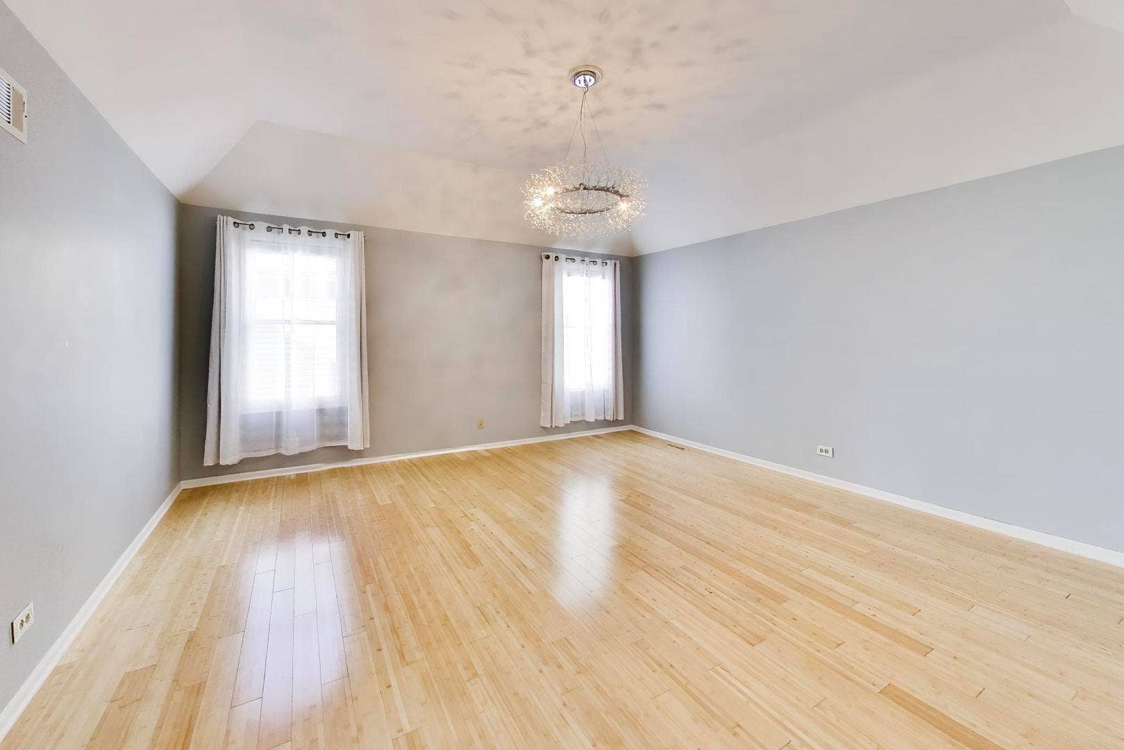 250 Knoll Street, Wheaton, IL 60187 250 Knoll Street, Wheaton, IL 60187