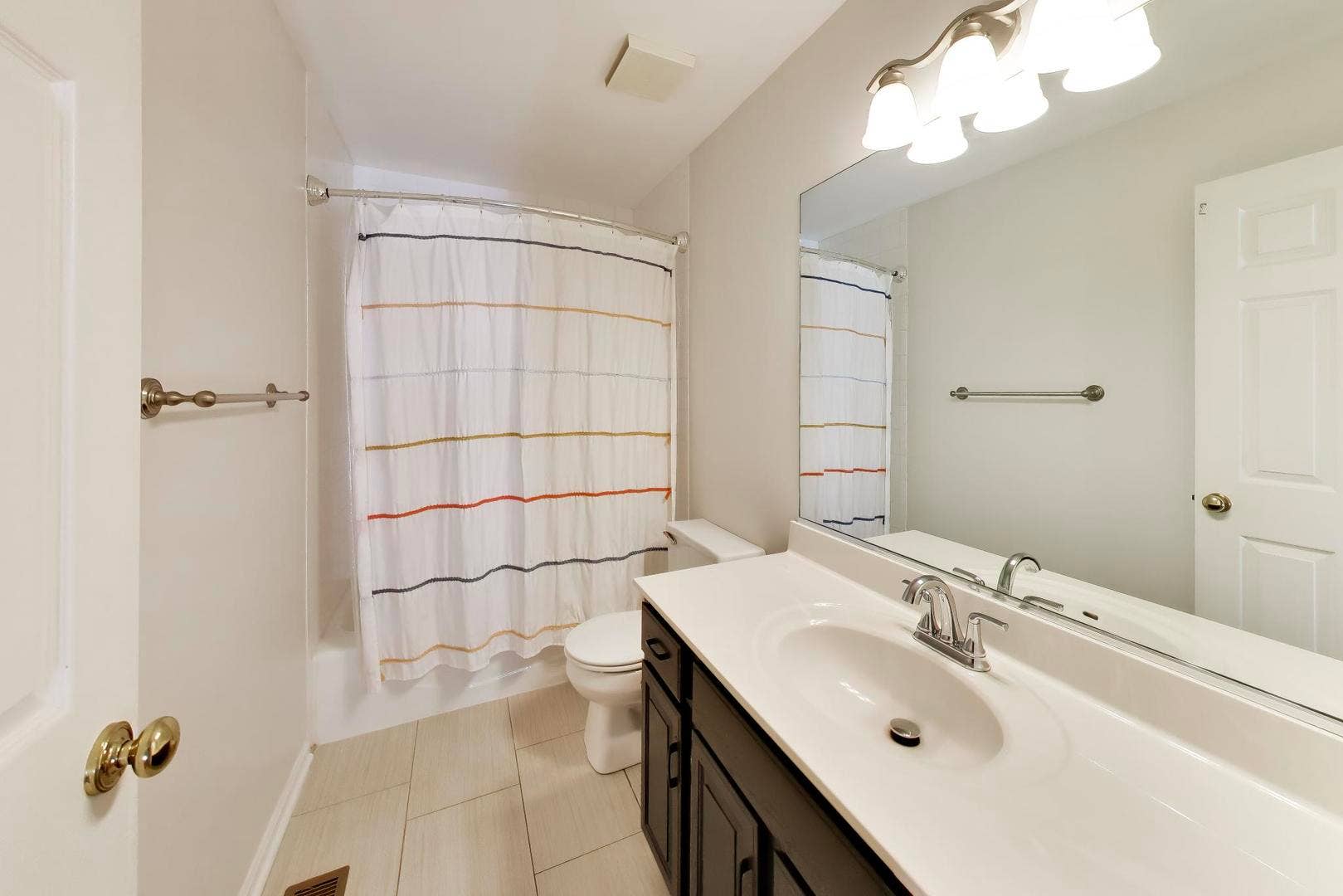 250 Knoll Street, Wheaton, IL 60187 250 Knoll Street, Wheaton, IL 60187