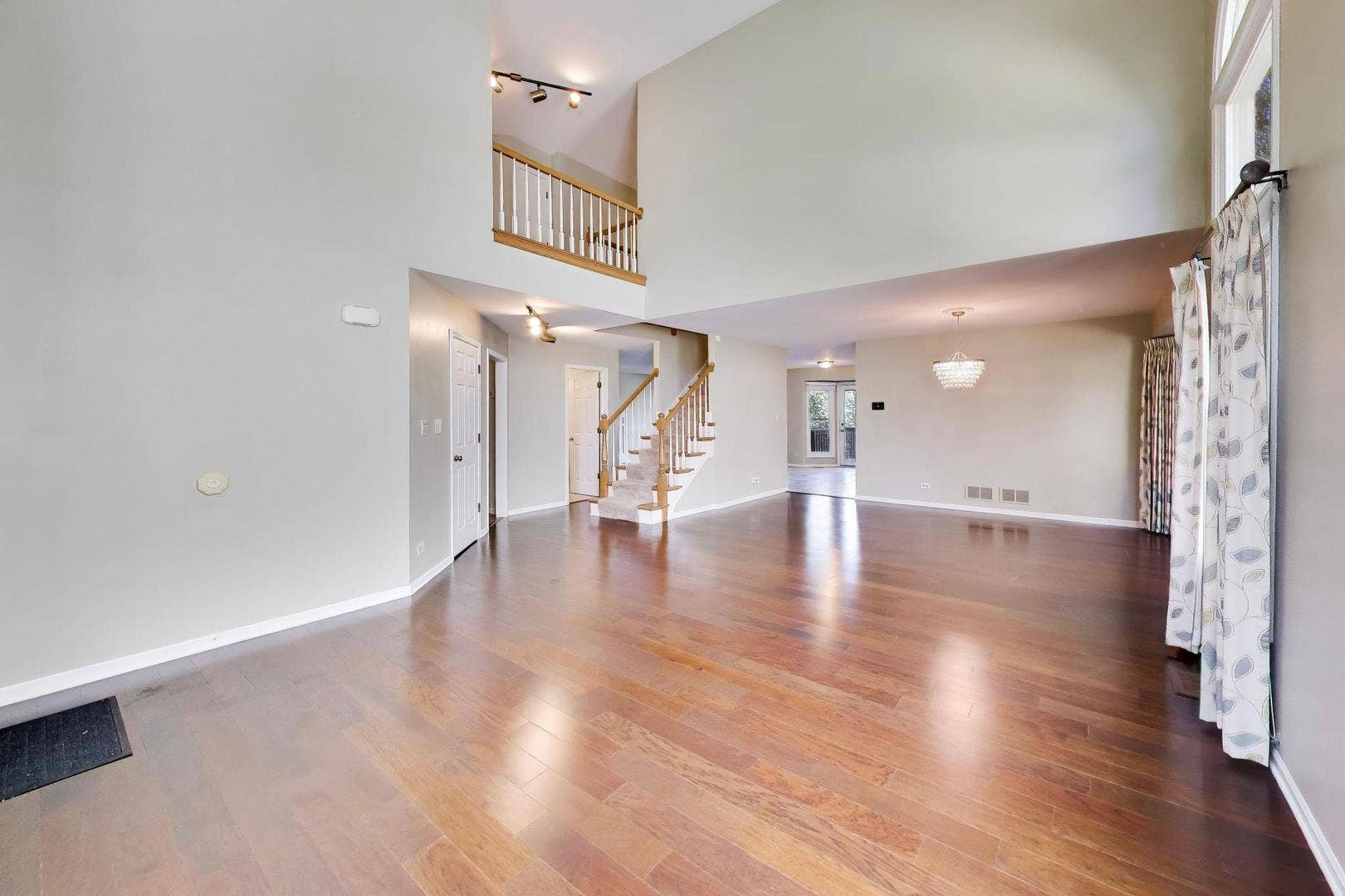 250 Knoll Street, Wheaton, IL 60187 250 Knoll Street, Wheaton, IL 60187