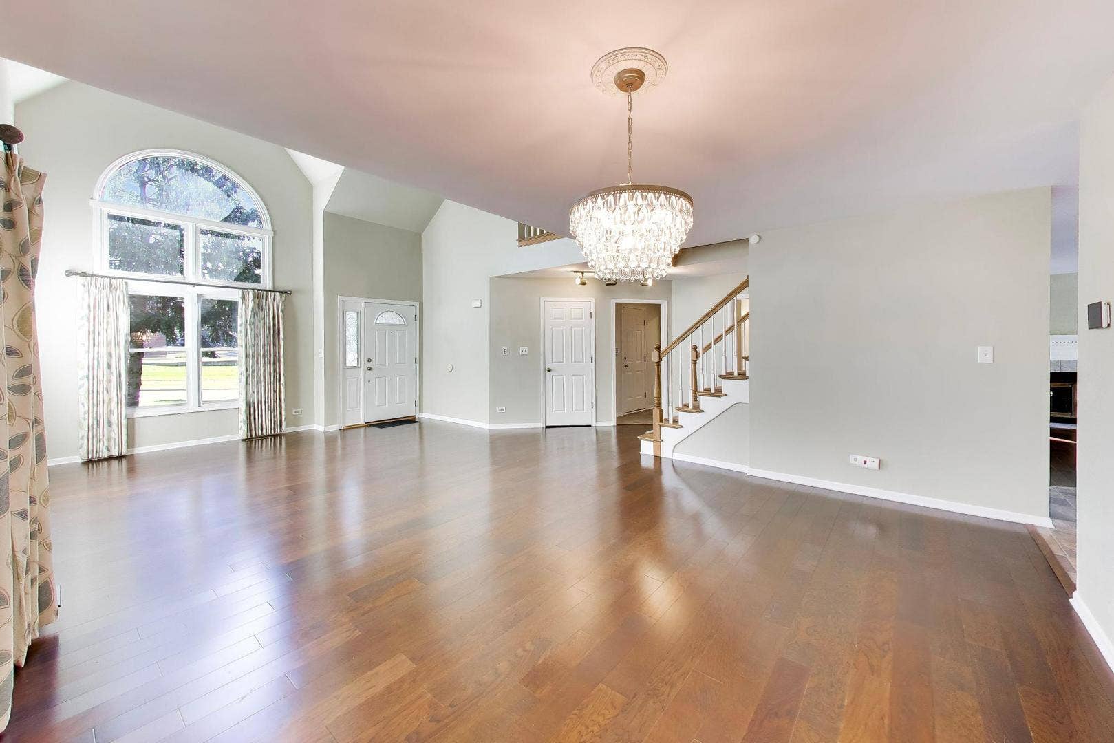 250 Knoll Street, Wheaton, IL 60187 250 Knoll Street, Wheaton, IL 60187