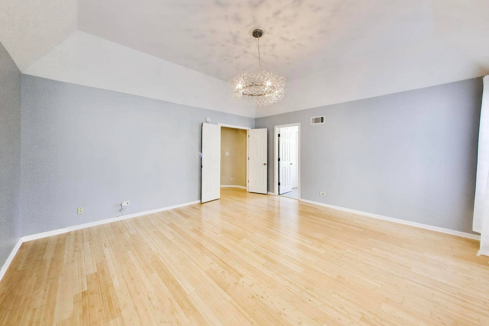 250 Knoll Street, Wheaton, IL 60187 250 Knoll Street, Wheaton, IL 60187