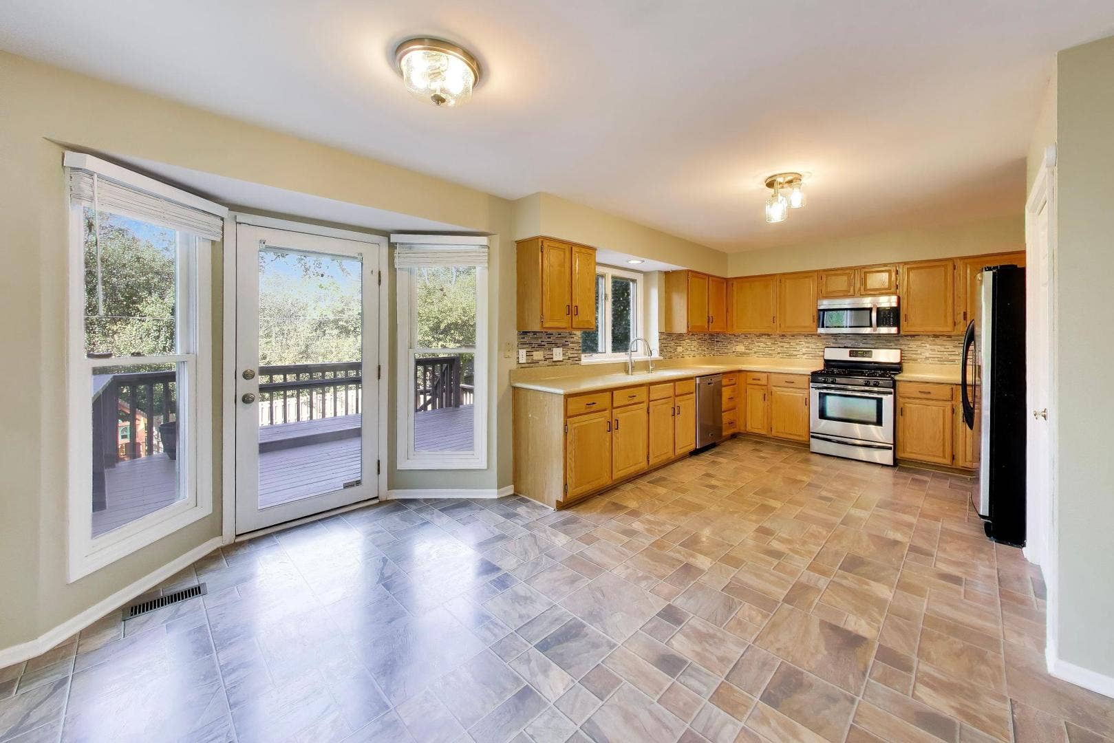 250 Knoll Street, Wheaton, IL 60187 250 Knoll Street, Wheaton, IL 60187