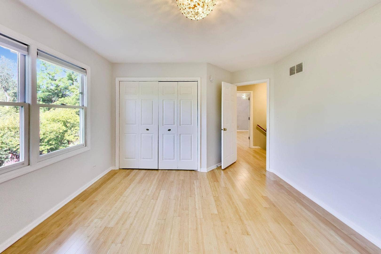 250 Knoll Street, Wheaton, IL 60187 250 Knoll Street, Wheaton, IL 60187