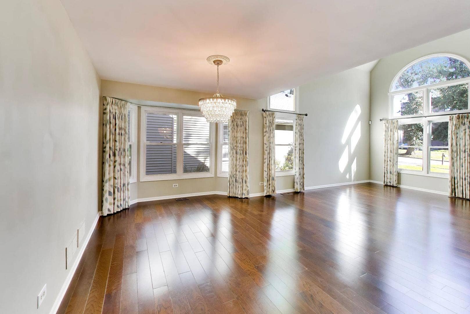 250 Knoll Street, Wheaton, IL 60187 250 Knoll Street, Wheaton, IL 60187