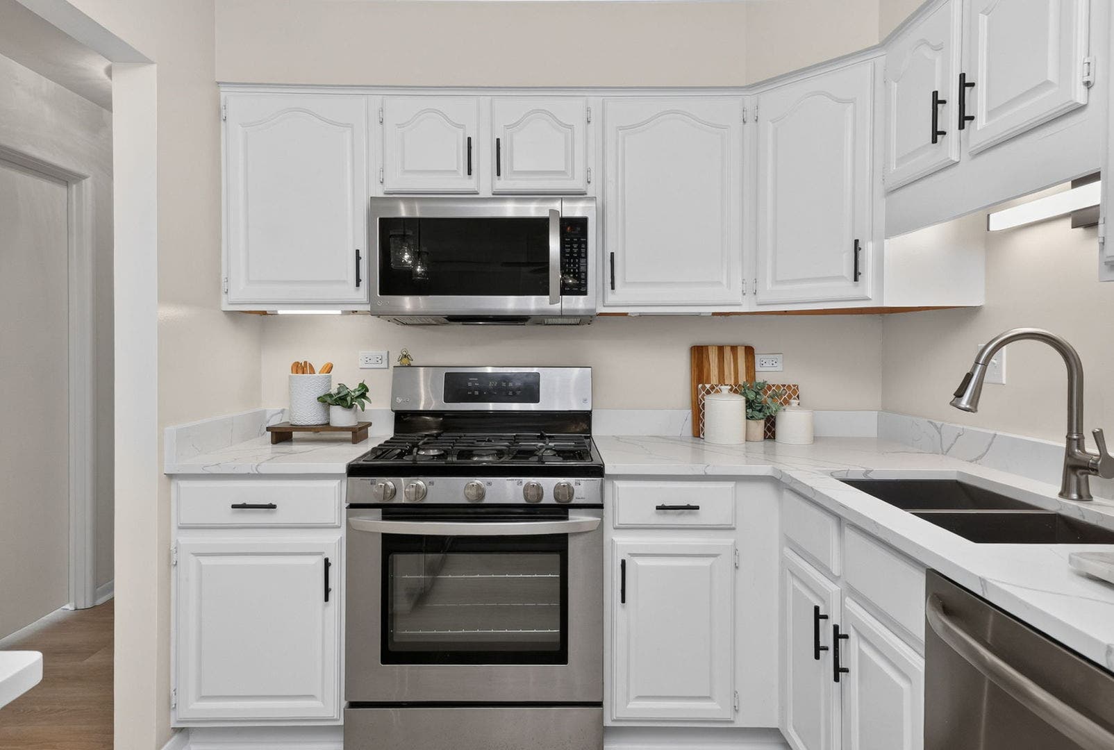 7353 Blackburn Avenue, #K106, Downers Grove, IL 60516 Updated kitchen with stainless appliances